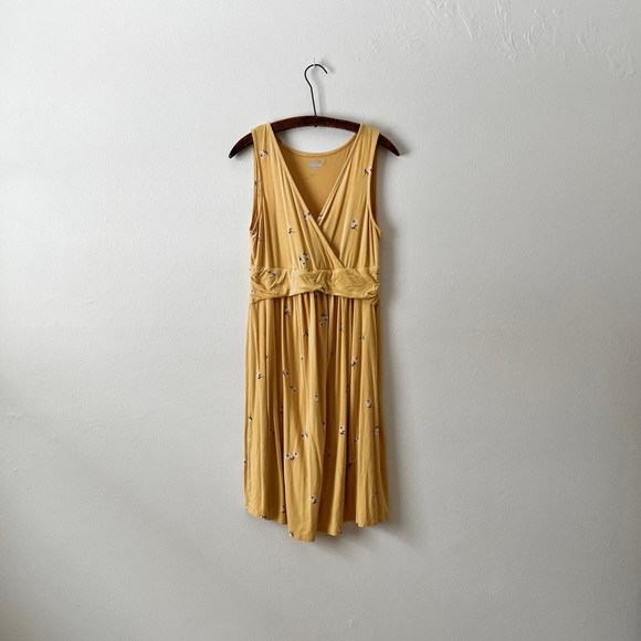 Old Navy Dresses & Skirts - Yarrow Yellow Wrap Look Posy Floral Maternity Sleeveless Stretchy Midi Dress M